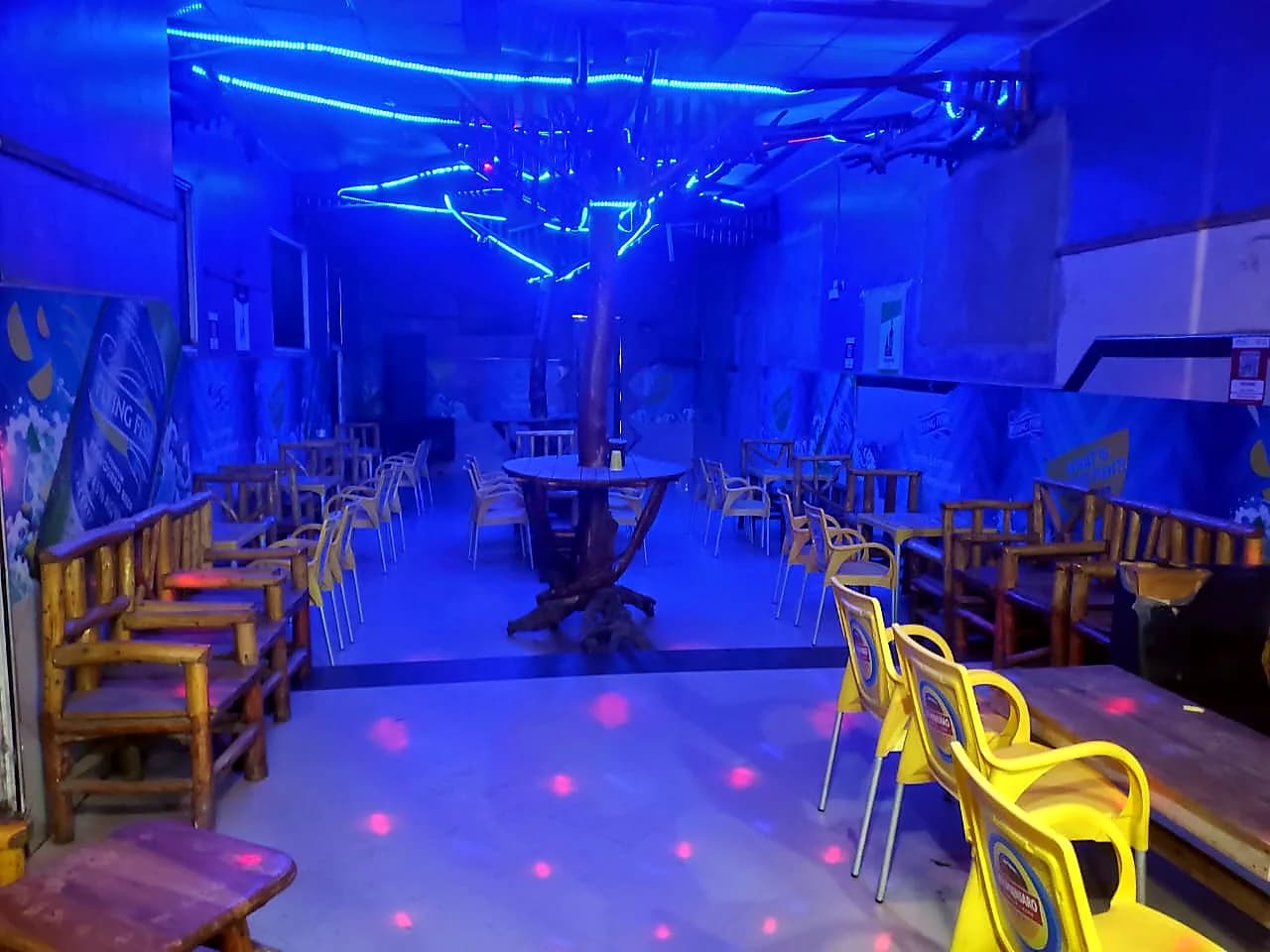 UZUNGUNI INN bar area at night