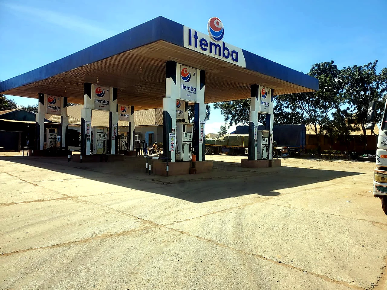 ITEMBA-UZUNGUNI pump island